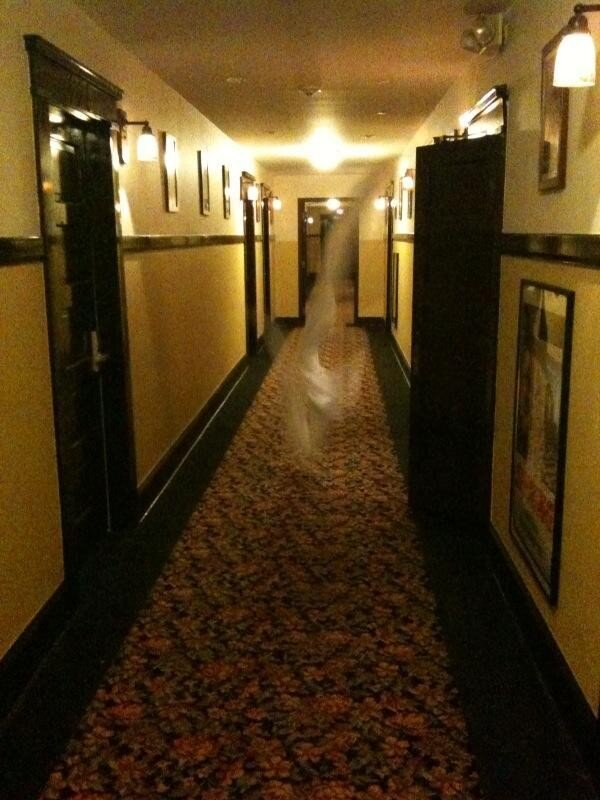 FantasySci's tweet photo. Ghost picture taken (not by me) at the place I stayed last weekend. Glen Tavern Inn. Several murders. A prostitute, prohibition deal gone wrong, and a poker cheater.
Real, Fake or Explainable? https://t.co/Ho9PwDmSlK