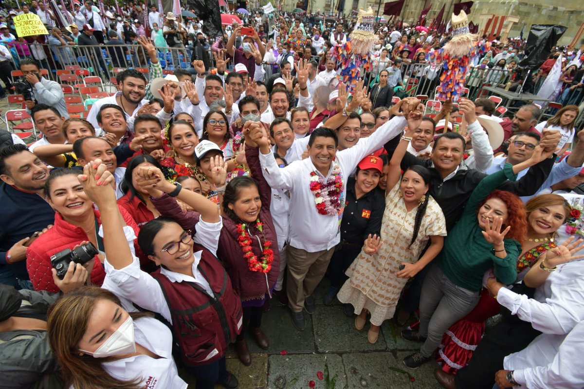 ToryLopezS's tweet photo. #Oaxaca ya decidió #SalomónGobernador.

Hoy en impresionante cierre de campaña las y los Oaxaqueños estamos contentos que ya falta poco para que triunfe la esperanza de un cambio verdadero en nuestro estado de #Oaxaca.

#YaVieneLaCuartaTransformación https://t.co/Lj0TGpbq74