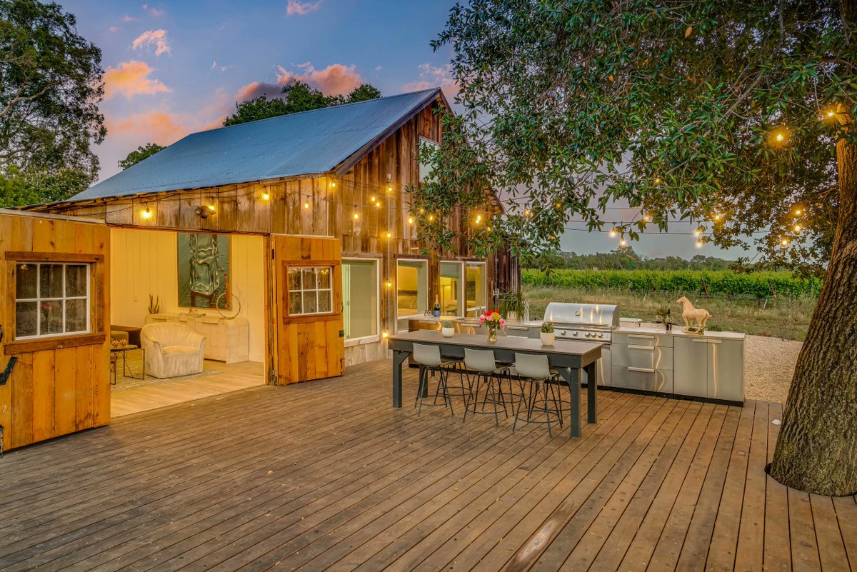 FullFrameAgency's tweet photo. If you've ever dreamed of just quitting your life and living at a winery where the weather is perfect, this house is for you. #SonomaRealEstate #RealEstate https://t.co/IGxjnZMScI