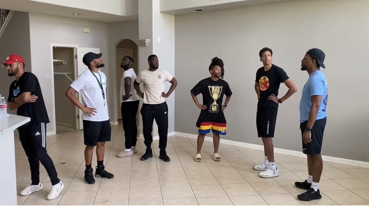 SupremeDreams_1's tweet photo. A LOT of Great videos made here and A LOT more will be made in the next one 🥲😭 Feel Like the Going Merry scene in One Piece 😤 https://t.co/cxVGSFTXbO