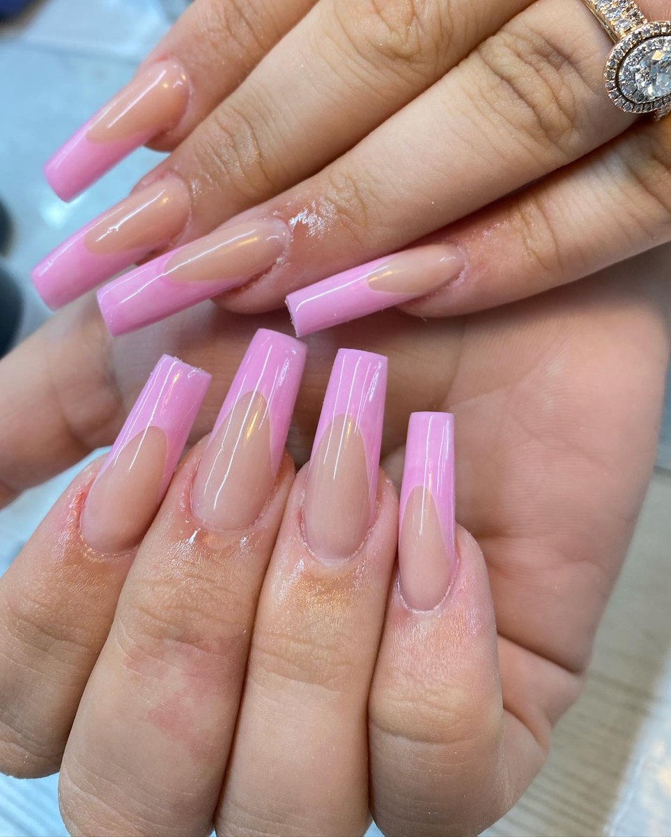 Leslysnails's tweet photo. I’ve been gone for way too long but I am back to posting on here ☺️ 
#omahanailtech https://t.co/v9sDcxgIIs