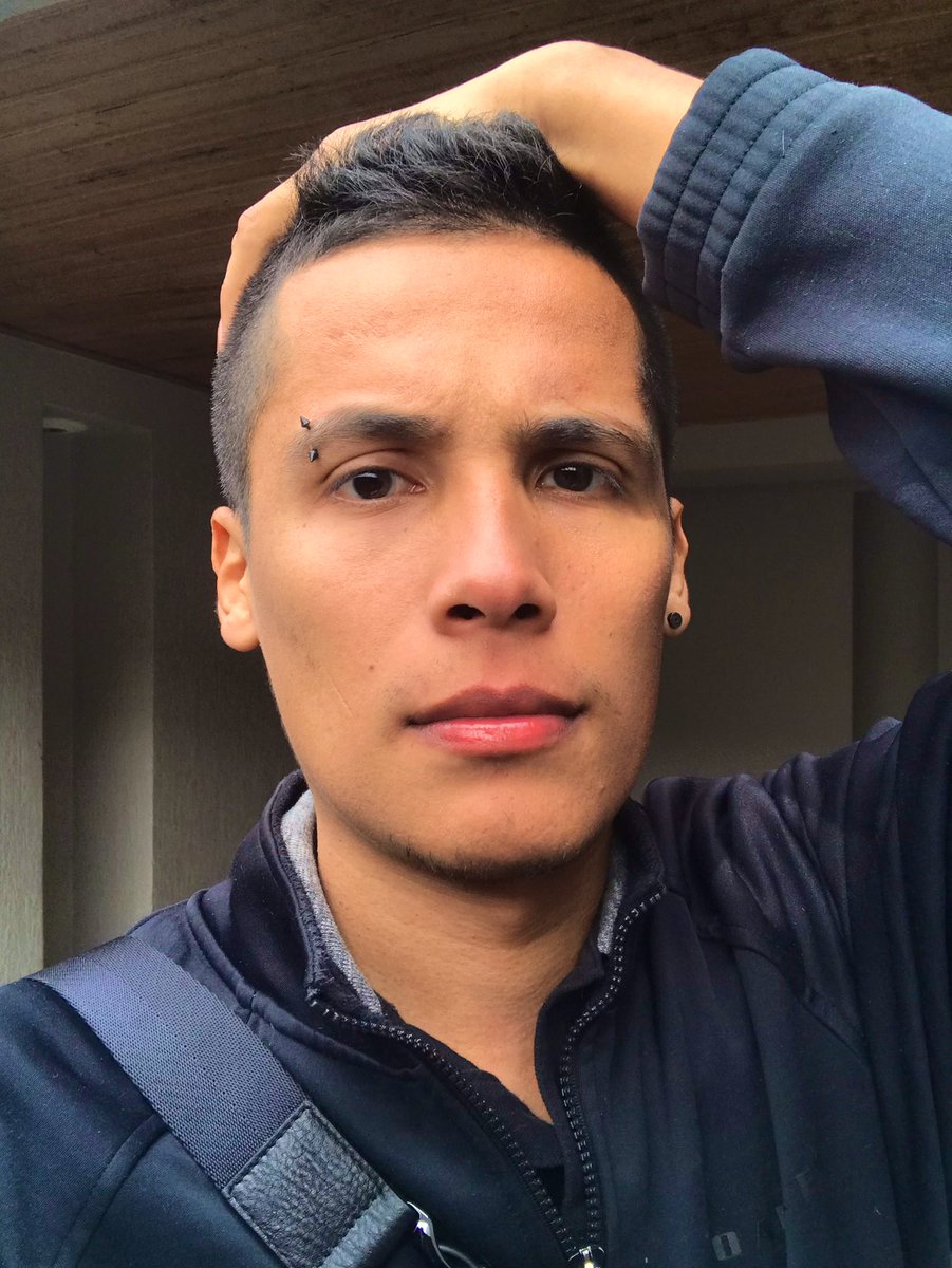 StivenVc's tweet photo. Pensó que voy hacer con mi vida 😒😇 https://t.co/UASxwk9y0g