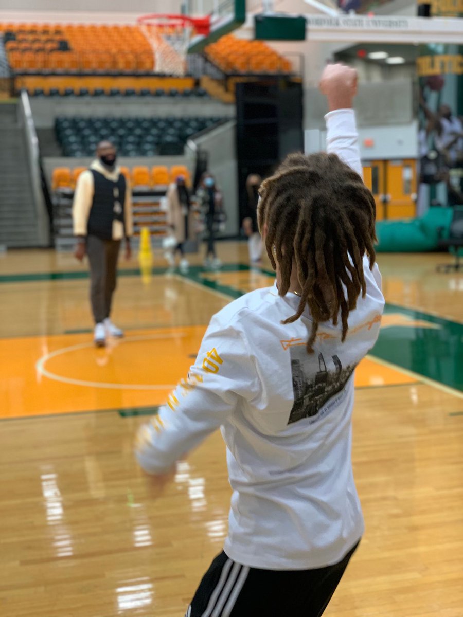 AshWalker_2025's tweet photo. First and foremost, I would like to thank @NSUCoachJones for offering me a scholarship to play basketball at the great Norfolk State University. I am truly grateful and I will continue to work hard to be the best student athlete that I can be!#BEHOLD🔰 https://t.co/3TJQBHWaHt