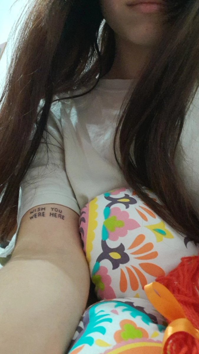 hisgoldenn's tweet photo. me tatué la canción de avril lavigne que me hace pija, pero me queda muy facha https://t.co/AKNI3yAcbC