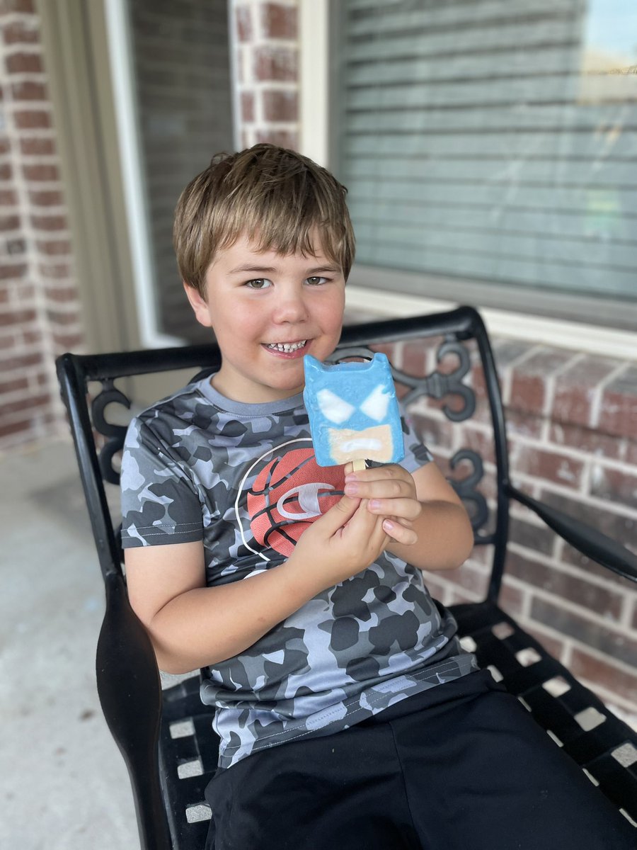 rowe23's tweet photo. The ice cream truck came by this evening. The kids are happy...even Emma. https://t.co/OWLSTb2Se0