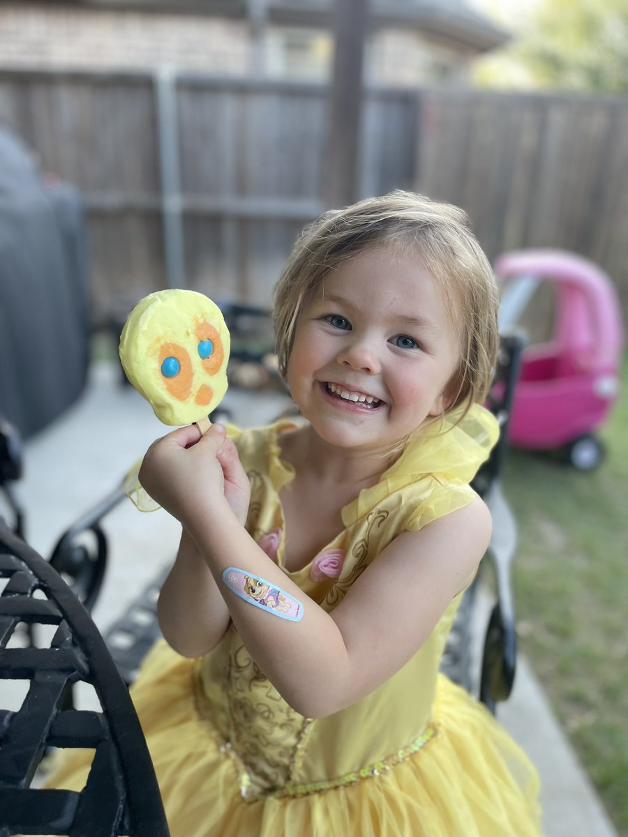 rowe23's tweet photo. The ice cream truck came by this evening. The kids are happy...even Emma. https://t.co/OWLSTb2Se0