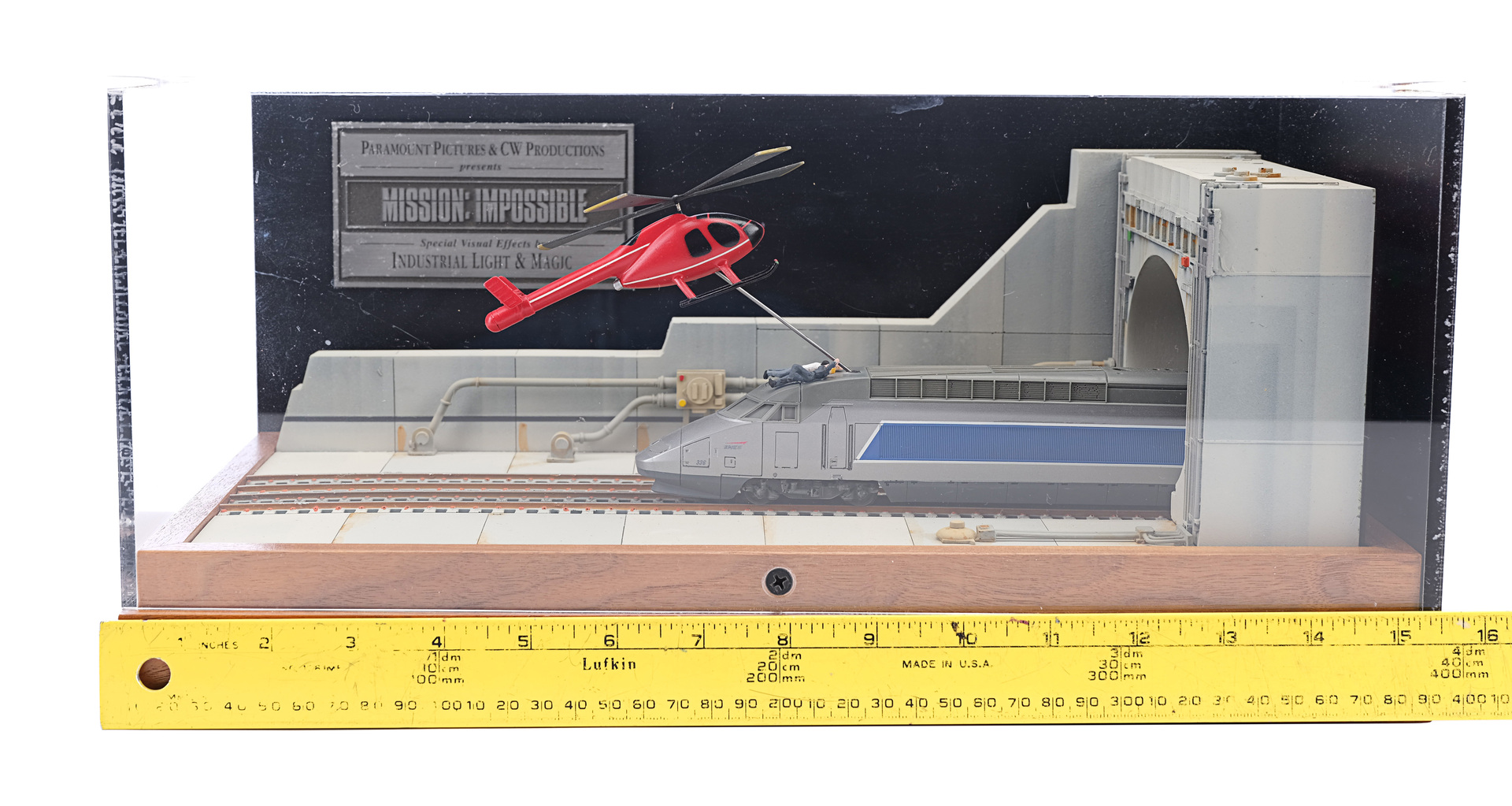 Befores Afters Magazine Is This The Best Promo Thing Executive Gift Awards Thing Ever Made For A Film Looks To Have Been Crafted By Ilmvfx Crew Back For The Release Of