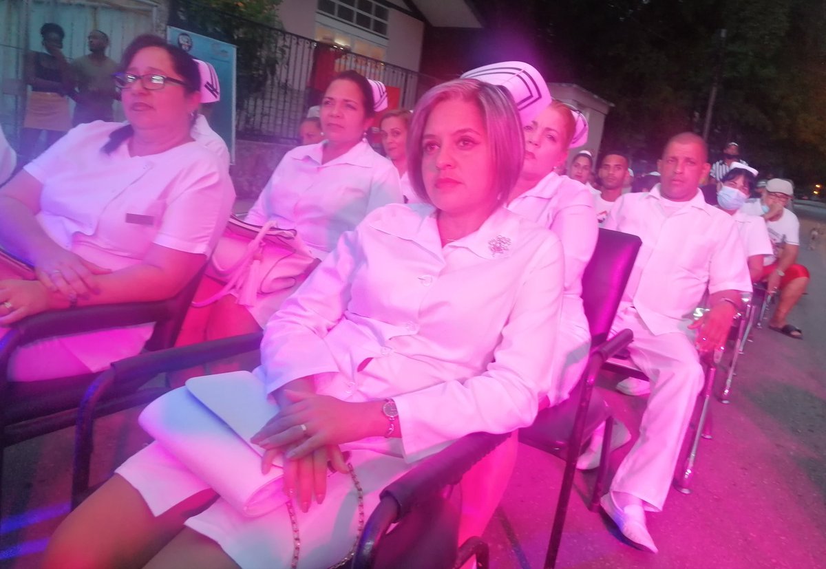 GHNordelo5's tweet photo. ¡Ocurriendo ahora! Dúo Iris en homenaje cederista a las enfermeras y enfermeros de #Cuba. #CDRCuba #SomosDelBarrio https://t.co/6YWQ8QdMPD