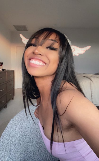 Miss me? 😬💞 https://t.co/IV1PNoYfgz