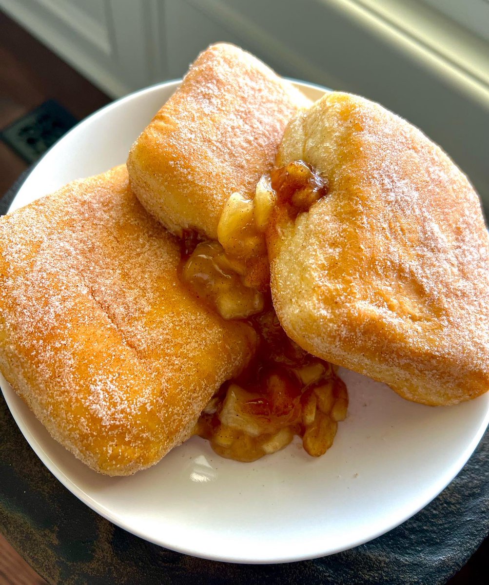 SquareDonutOMA's tweet photo. JUNE Donut of the Month. APPLE CINNAMON! 😋 🍎 For all the apple lovers out there, this is as close as a donut can get to a hand pie.
✋🥧 Oozing with an apple pie filling and rolled in our classic cinnamon sugar blend. Classic. Simple. Delicious! #june #donut #squaredonut https://t.co/IUpN5ZzH6u
