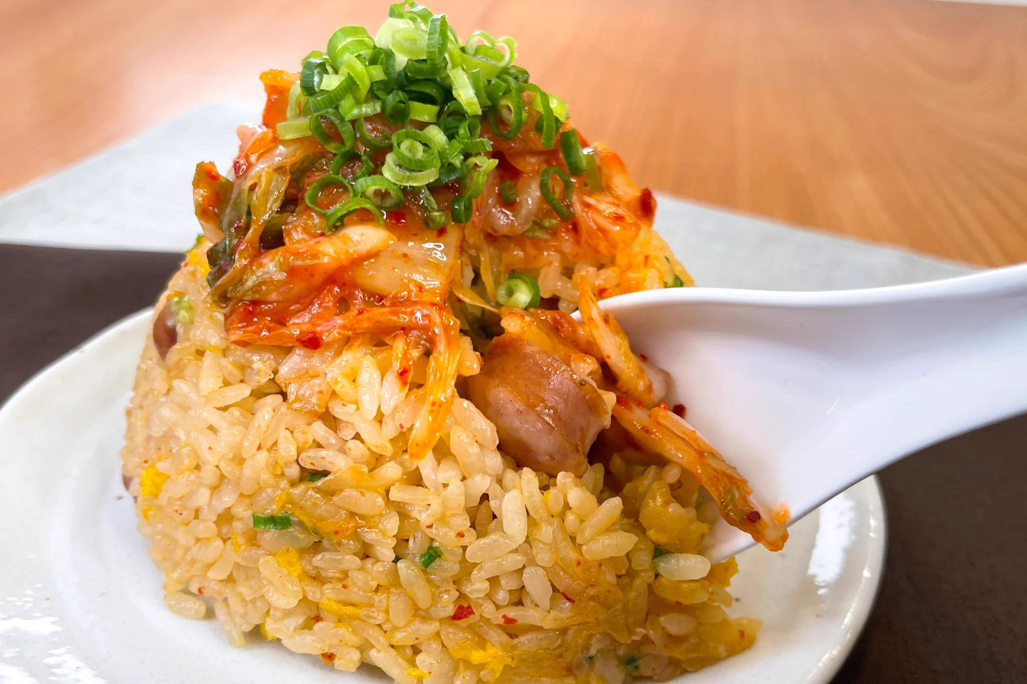 材料を混ぜたらあとはスイッチを押すだけ！炊飯器で作る「ビビンバ風キムチチャーハン」