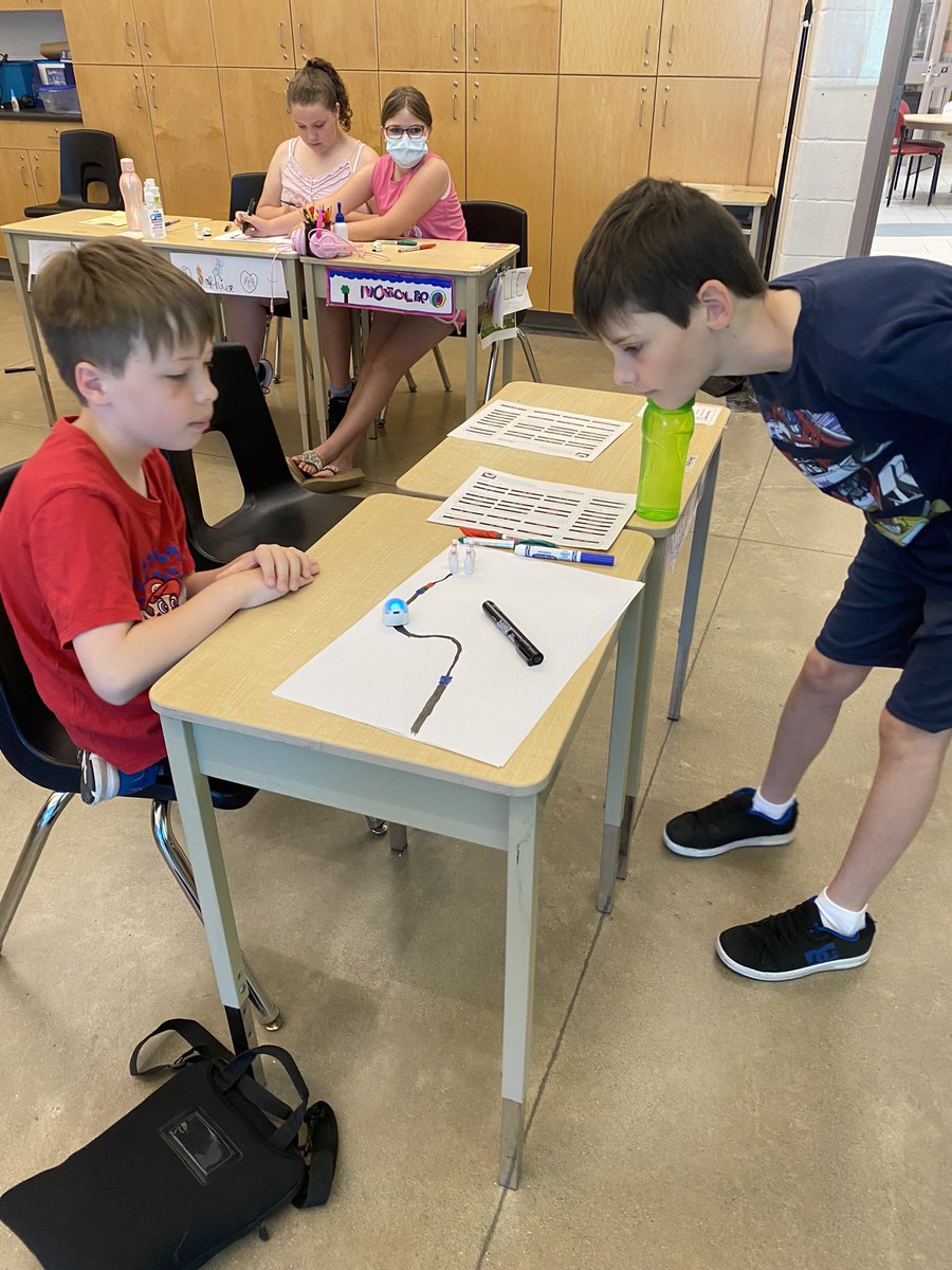 maddockLF's tweet photo. Ozobot fun! #codingforkids @LittleFallsPS https://t.co/Bj6RaJo79c