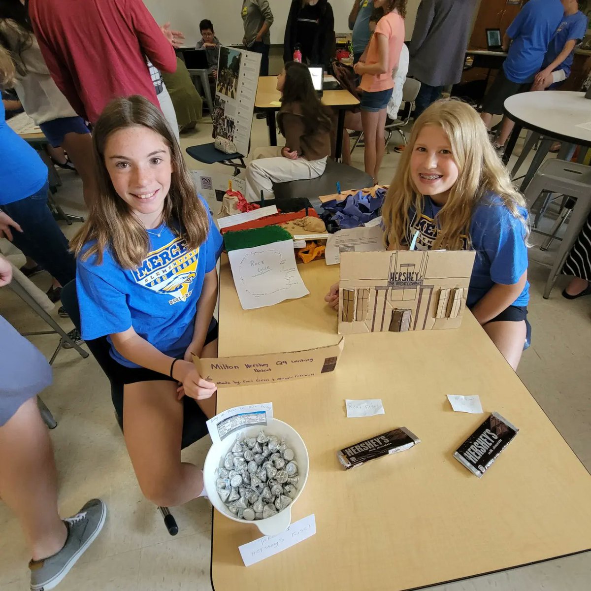 goldstemteacher's tweet photo. Our Sixth Grade showcase was such a cool way to end the 21-22 school year! Students got to show off any and all evidence of learning that they were proud of from the year AND families got to explore / celebrate with us!
#teachers #edutwitter #TEACHers @goMercerEagles @FHSchools https://t.co/COHssLM5gF