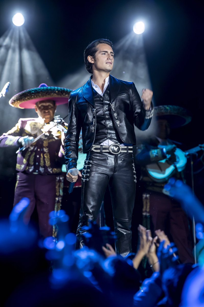 EmiIioHQ's tweet photo. Fotos de @mailomarcos para “El Último Rey”. https://t.co/09CgEX2LS8