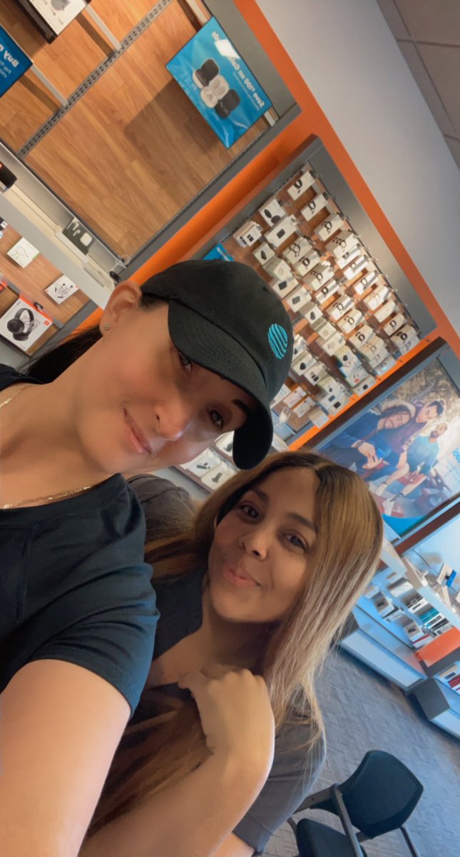 FloraColon7's tweet photo. Great visit with the Airtime- Dunkirk team .got to meet the new store manager spoke about best practices. Can’t wait to see what’s coming 👀.@Justin_Grant__ @jillmill321 @Ciara_Wills @swat_east #swatsup @NDixon121212 https://t.co/vpaCbiphf9