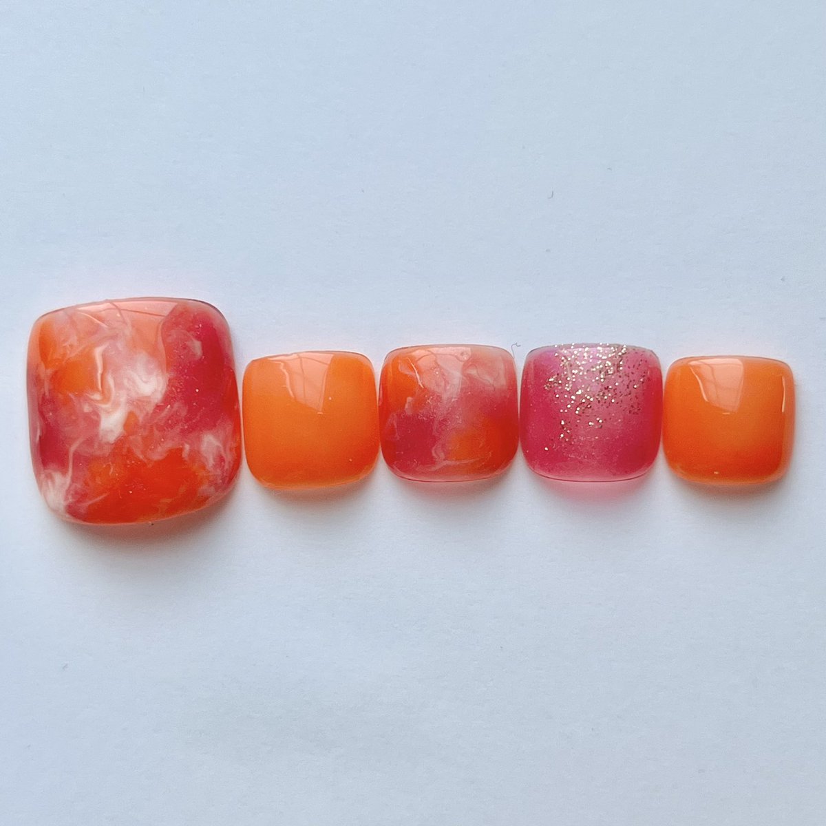 HOMEI_nail's tweet photo. 簡単フットネイル🐾
フットは濃いめカラーが可愛いと思います😊
今日と明日
アトリエに入店します✨
京橋アトリエ ゆりり
#WG1 #NE37 #NE154 #NE16 #スペシャルトップジェル https://t.co/Fov9d3Q8QY