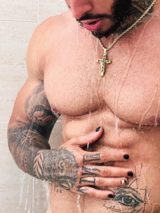 Twitter deserves to see it first!💦🤫  https://t.co/Wy9fRe6Ox2 https://t.co/p6hEOBrHr4