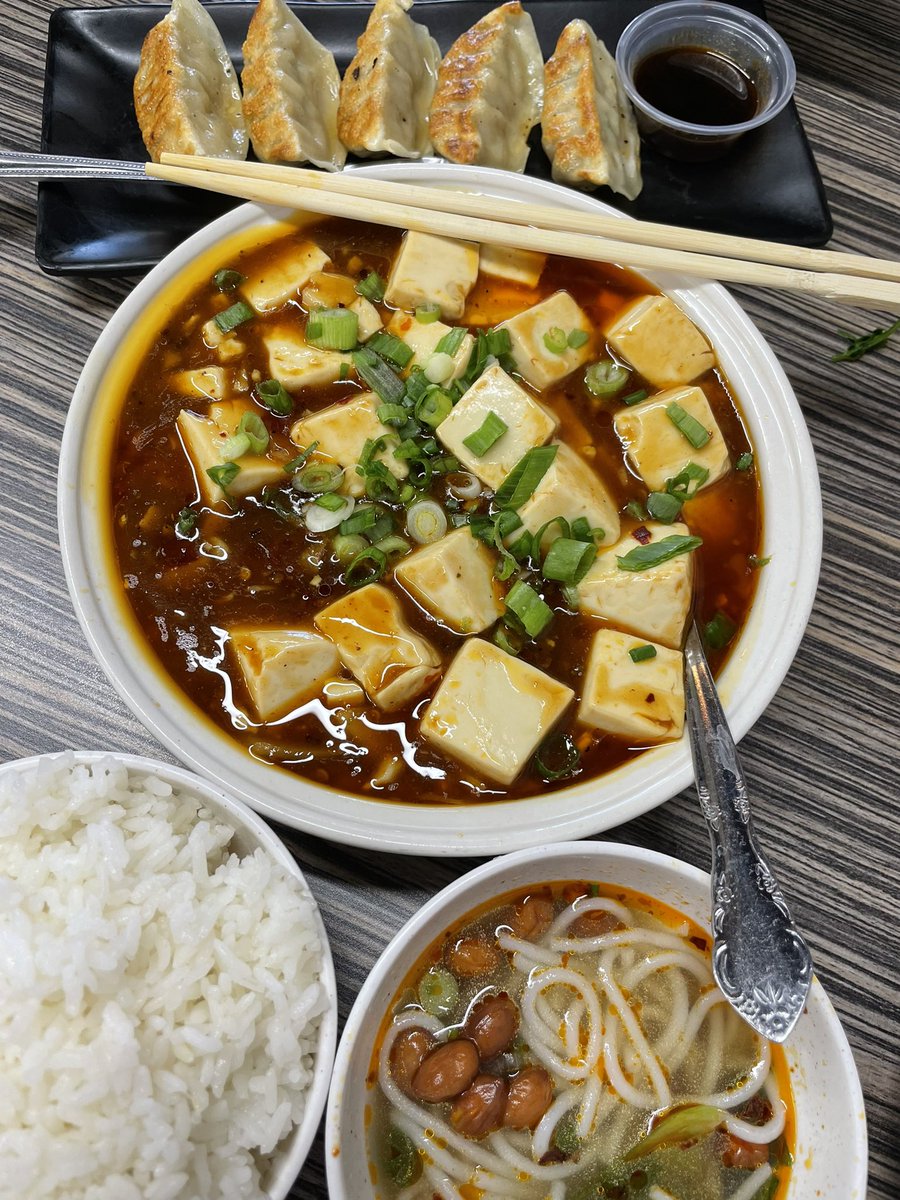 eatinglasvegas's tweet photo. The Food Gal and I explore Chinatown like insatiable Marco Polos - seeking every exotic taste nook (and mouth-numbing version of #mapodoufu) we can find. This one at #hunanricenoodle at 3435 S. Jones. 🍛🥢🍚🌶🍜😋 https://t.co/7e3FvrYT8p
