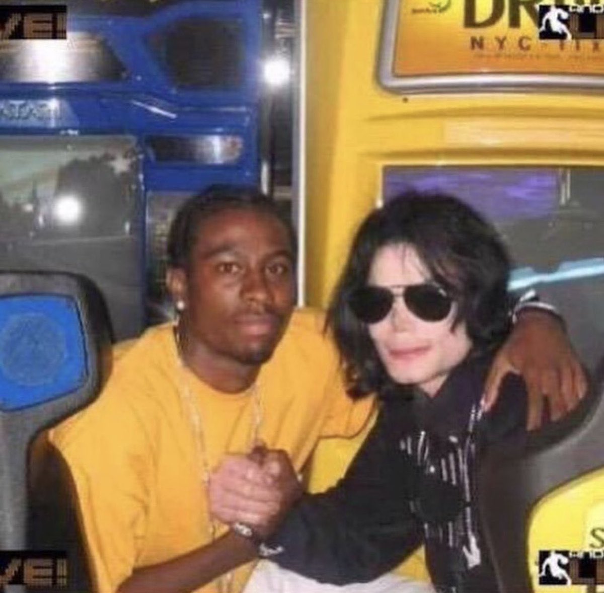 _JarrelHarris's tweet photo. MJ and Hot Sauce 😂😂 https://t.co/6dZ1mhQUET