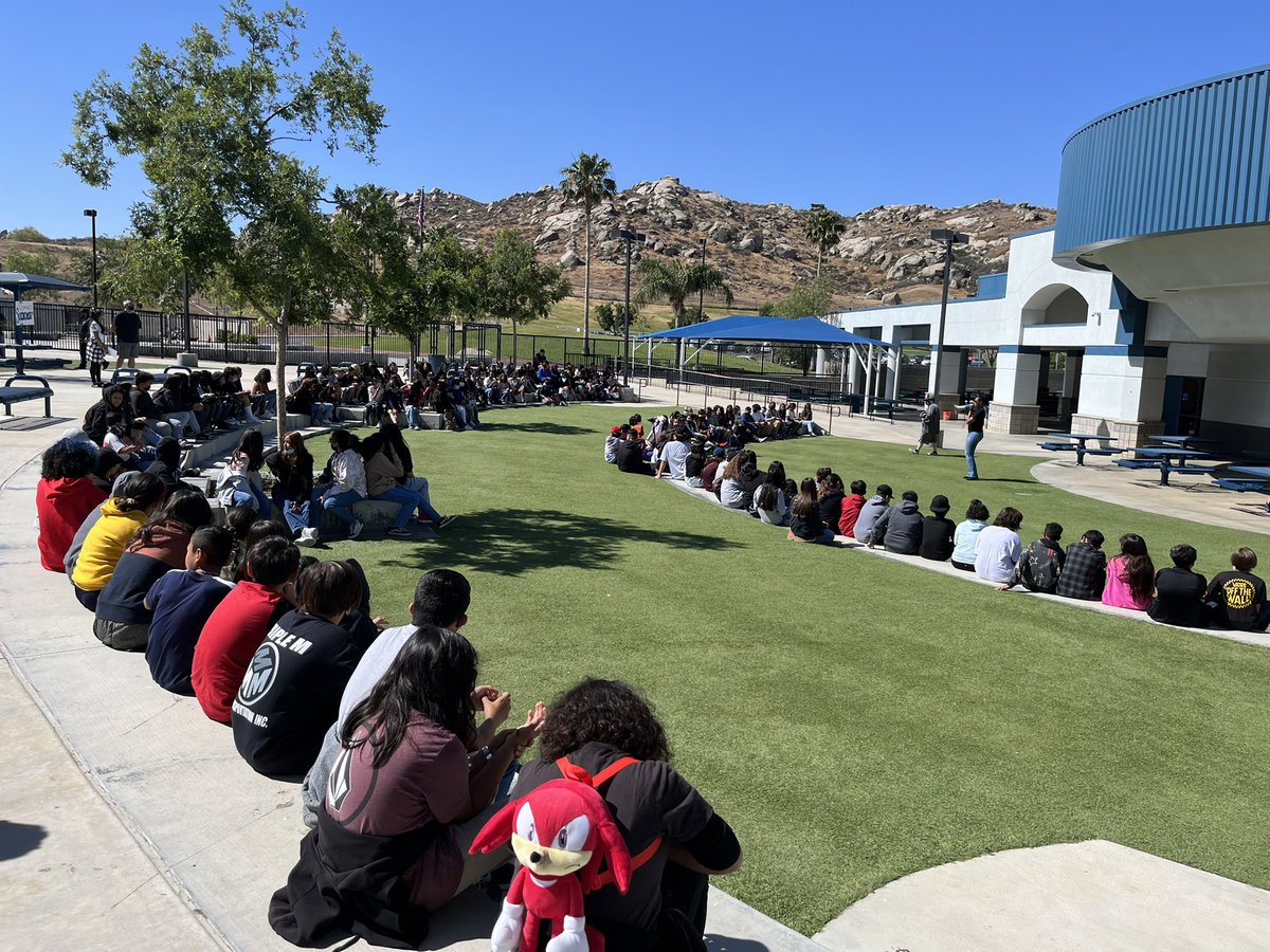 sierravistak6's tweet photo. Our 6th grade scholars had a Lakeside preview! These Cubs are excited to go on to be Lakeside Lions! Thank Lakeside AVID Scholars for leading our cubs around campus! @lakesidevvusd #futurereadycubs https://t.co/92Pxktxnty