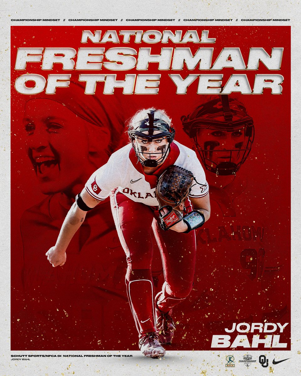OU_Softball's tweet image. 🏆 𝐅𝐑𝐄𝐒𝐇𝐌𝐀𝐍 𝐎𝐅 𝐓𝐇𝐄 𝐘𝐄𝐀𝐑 🏆

Jordy Bahl named 2022 @NFCAorg / Schutt Sports DI National Freshman of the Year!

#ChampionshipMindset