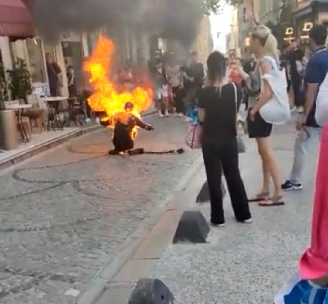 Göründü memleketin iç yüzü, çöktüyse temel. Şimdilik harice karşı yüzümüz olsa dahi Yüzümüz yok bakacak kabrine ecdadımızın. Tükürür zannederim çehremize, vatanın tarihi.(Neyzen Tevfik) #DahaNelerGörecegiz #Umudumkalmadı #GeceyeNotum