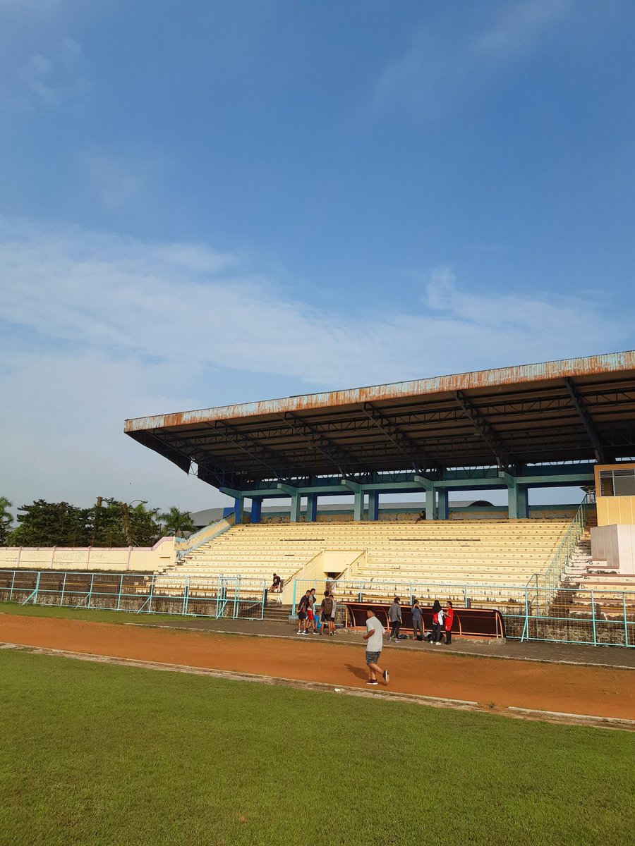 jebakanOffsidee's tweet photo. Lokasi Olahraga hari ini berada di Stadion Satria #Purwokerto Homebase #Persibas Banyumas yg berada di #Liga3 Zona Jawa, semoga Persibas terus bangkit dan bisa menembus #Liga2. https://t.co/jELXZ8rXTG