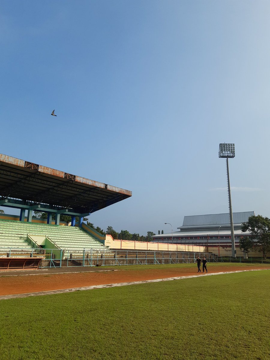 jebakanOffsidee's tweet photo. Lokasi Olahraga hari ini berada di Stadion Satria #Purwokerto Homebase #Persibas Banyumas yg berada di #Liga3 Zona Jawa, semoga Persibas terus bangkit dan bisa menembus #Liga2. https://t.co/jELXZ8rXTG