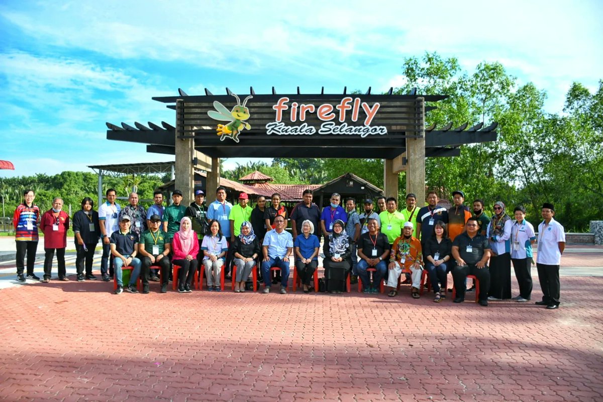 mpkselangor's tweet photo. FRIM, MPKS ANJUR KURSUS PENGENALAN KELIP-KELIP

@FRIMKepong dan Majlis Perbandaran Kuala Selangor dengan sokongan Unit Perancangan Ekonomi Negeri Selangor, telah menganjurkan Kursus Pengenalan Kelip-Kelip 2022 pada 29 Mei lalu di Pusat Santuari Kelip-kelip Kampung Kuantan. https://t.co/QF1XkFZjrG