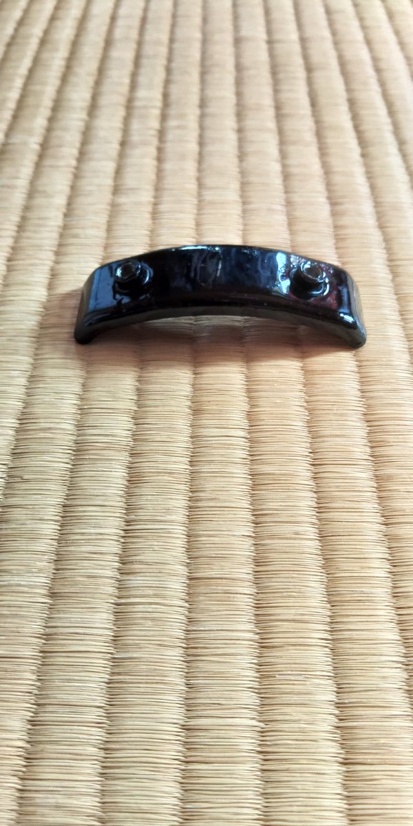 podee0226's tweet photo. 「私は刷毛塗り太郎。あらゆる物をPOR-15でハケ塗りすることで周囲から畏れられる者である」
──黒だらけのフェンダー内でメッキが悪目立ちするもので。なお「ネジ山塗り太郎」との後継者問題で押され気味である。
#クロスカブ #POR15 #刷毛塗り太郎シリーズ https://t.co/UEWwp2TutQ