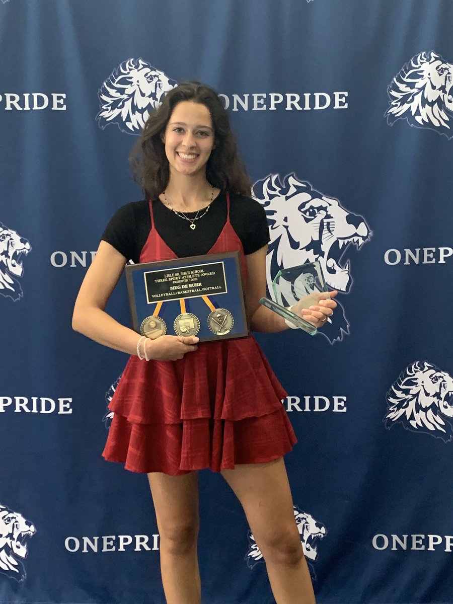 LisleHSSoftball's tweet photo. Congratulations Meg on getting her three sport athlete award and the Babe Didrikson Zaharias Award. So proud of her! #lisleonepride @1PridePrincipal @LisleLionsAD https://t.co/OPQGFjflQ5
