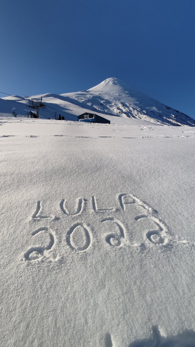 ValmorNeto's tweet photo. Oi, @LulaOficial, fiz uma coisa aqui no Vulcão Osorno, no Chile 🇨🇱🇧🇷

#Lula2022 https://t.co/GbqHys1YDc