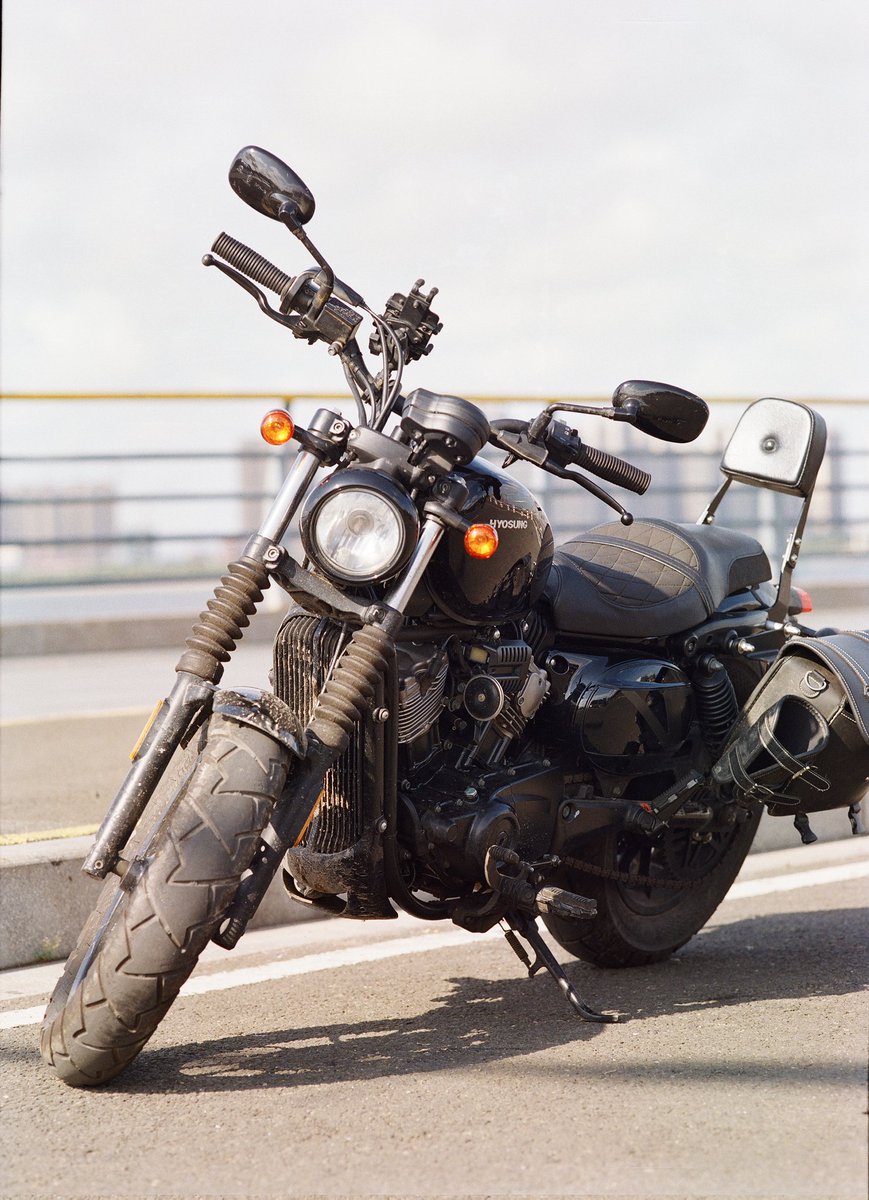 Darjeelingsama's tweet photo. 公式照🤣🤣🤣
​
​Shot by: #mamiya #RB67+#sekorc 180 
#film: #KODAK #PPN160

#filmphotography
#photography
#写真 
#hyosung                                          
#GV300
#motorcycle

           By darjeeling https://t.co/WwscSquOZK