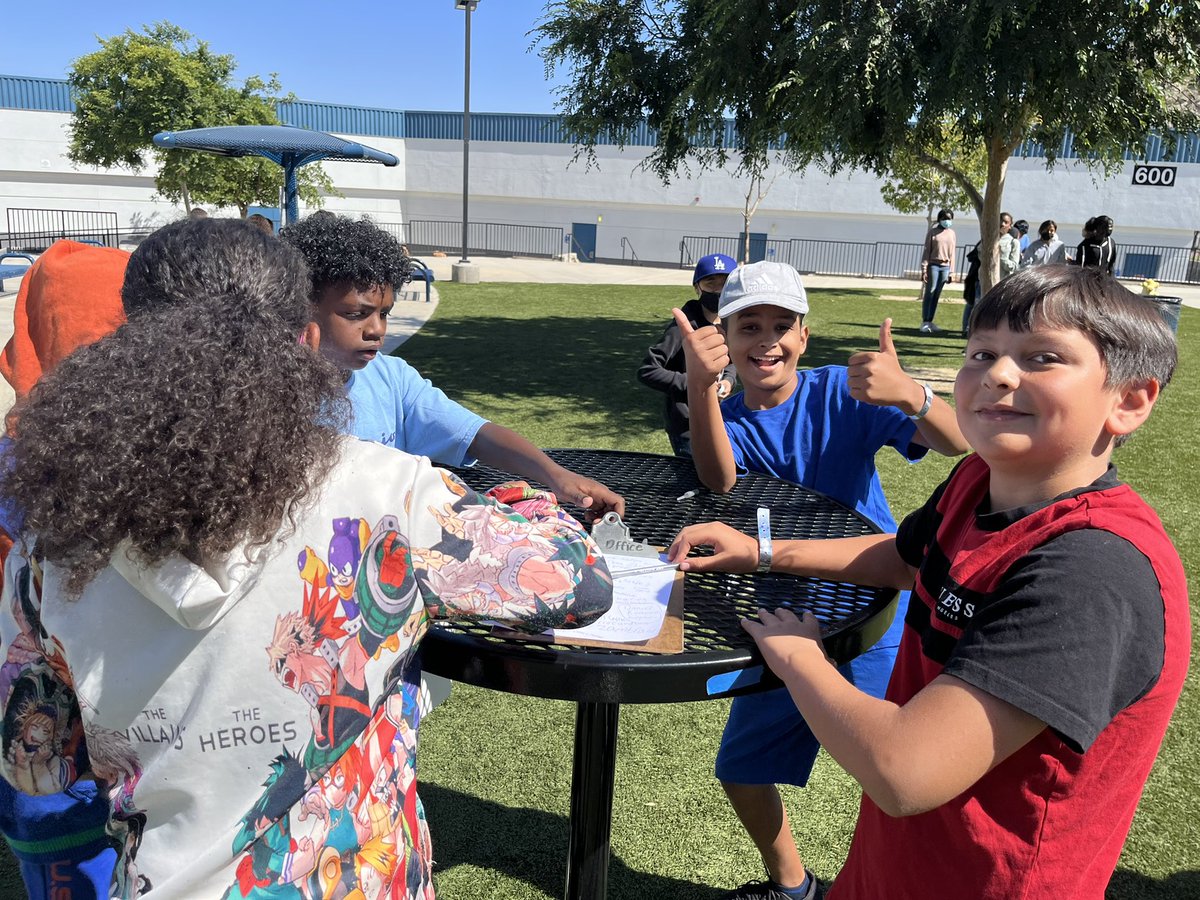 sierravistak6's tweet photo. So many clubs to choose from! Our Cubs are excited to sign up and give ideas for next year’s clubs!! #futurereadycubs @lakesidevvusd https://t.co/vPweyrVbVi