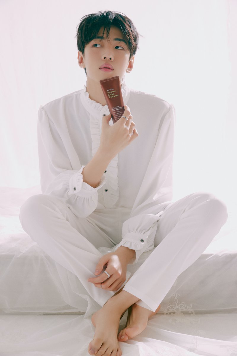 healingbirdkr's tweet photo. 𝗛𝗲𝗮𝗹𝗶𝗻𝗴 𝗕𝗶𝗿𝗱 𝘅 𝗗𝗞𝗭 𝗝𝗮𝗲𝗰𝗵𝗮𝗻

힐링버드와 함께할 NEW 모델을 소개합니다!
앞으로 힐링버드의 왕자님으로서 선보이게 될
재찬이의 다양한 모습 많이 기대해 주세요!🐱👑🌸

#힐링버드 #Healingbird #DKZ #재찬 #Jaechan #아리 https://t.co/KqS1A65pNM