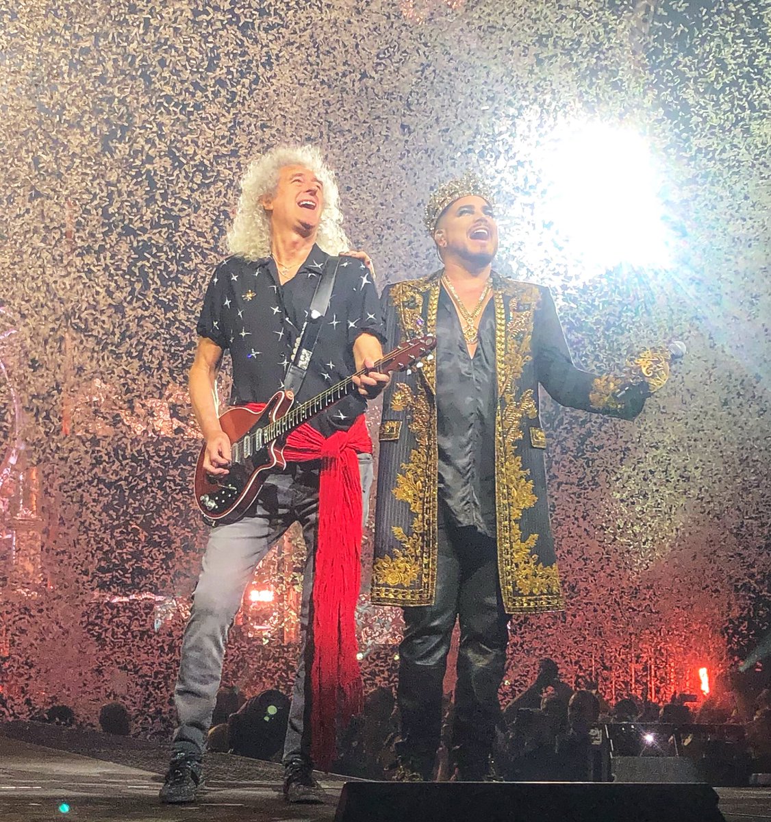 glambertesque's tweet photo. Love the joy on their faces! ☺️💕🎸🎤👑 #QALManchester 2! #brianmay #adamlambert #queen It’s been an amazing two nights in Manchester! https://t.co/e8BSNDvBpj