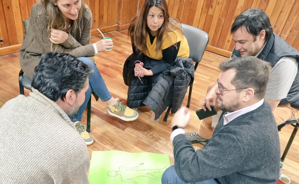 #Esquel 👉 Comenzamos el Programa "Fortalecer el Acceso a la  Ciudadanía" con una capacitación en géneros y diversidad destinada al personal de los registros civiles. 
Es un trabajo articulado con la Dirección Gral de Registro Civiles y áreas de géneros y diversidad.