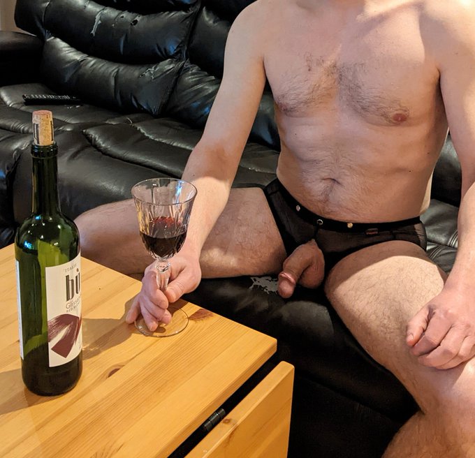 Elle arrive dans quelques minutes...  #libertine https://t.co/0YihyPxh18<a href="/tag/libertine"class="tags">#libertine</a>