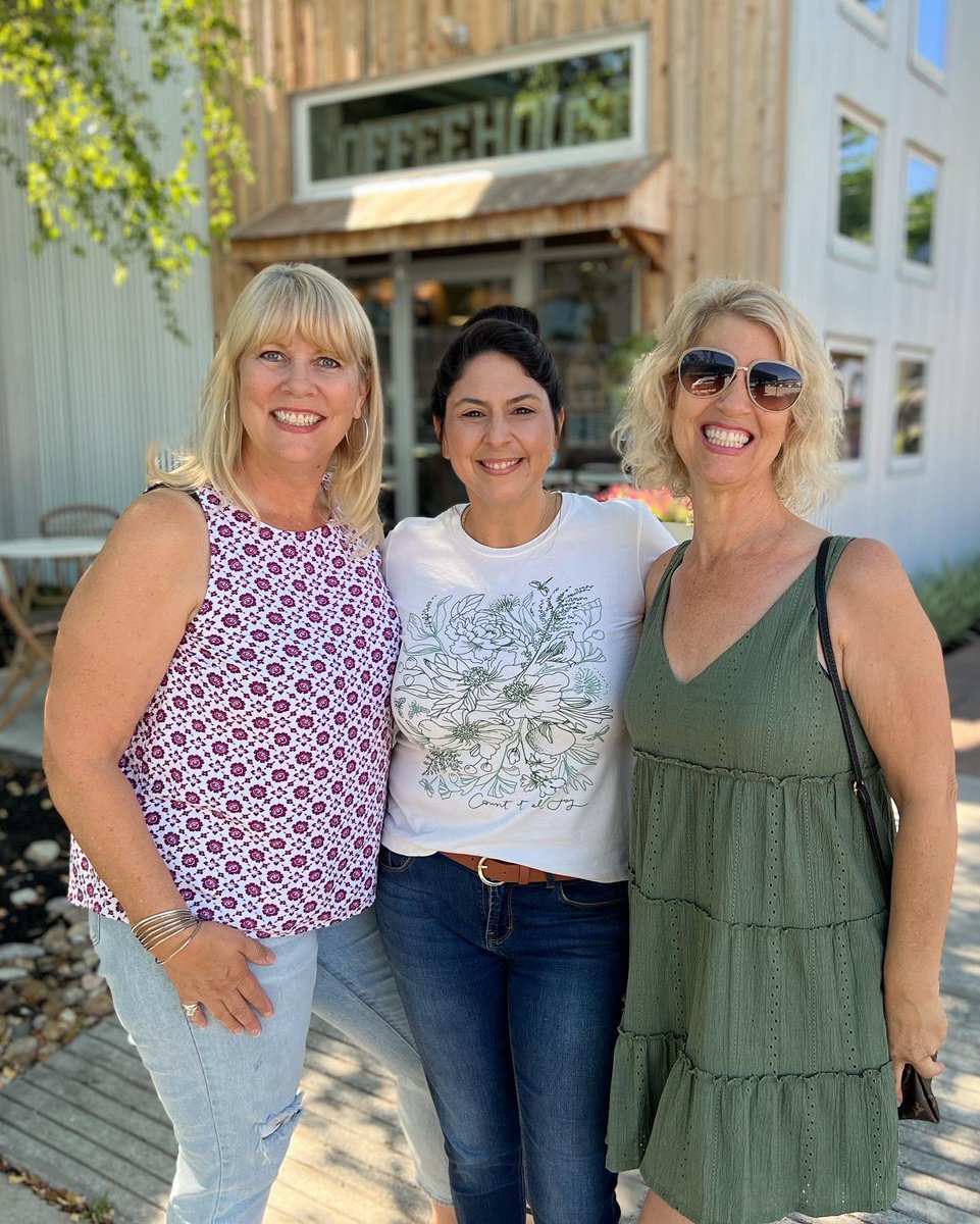 cmsoto2582's tweet photo. A special thank you to HeBrews Coffeehouse for inviting us out for a Wild Adventures book signing! #wildadventures #localauthor #coffeeshopvibes #indieauthor #AuthorsOfTwitter https://t.co/mN9cKKmXuZ