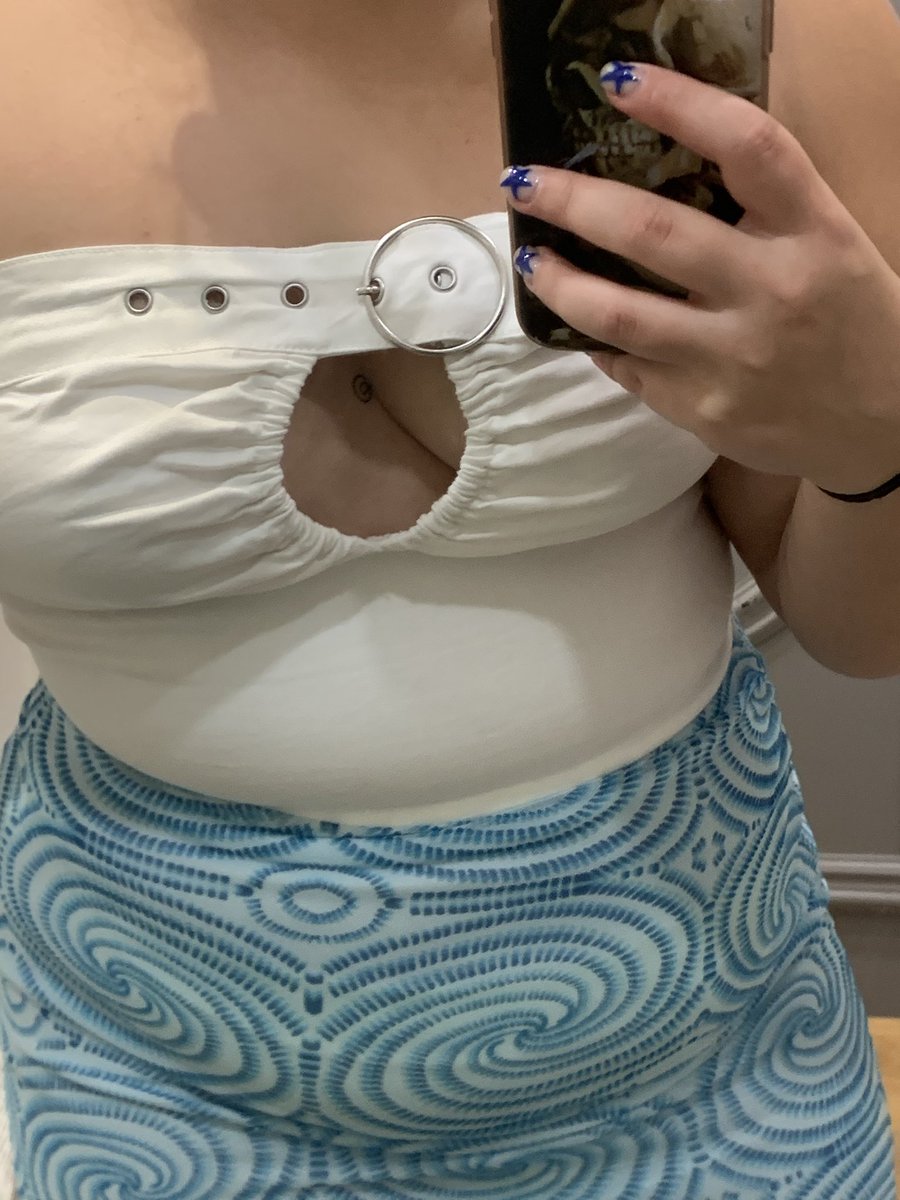 JuneInHeat's tweet image. I really wanted this shirt 🥺