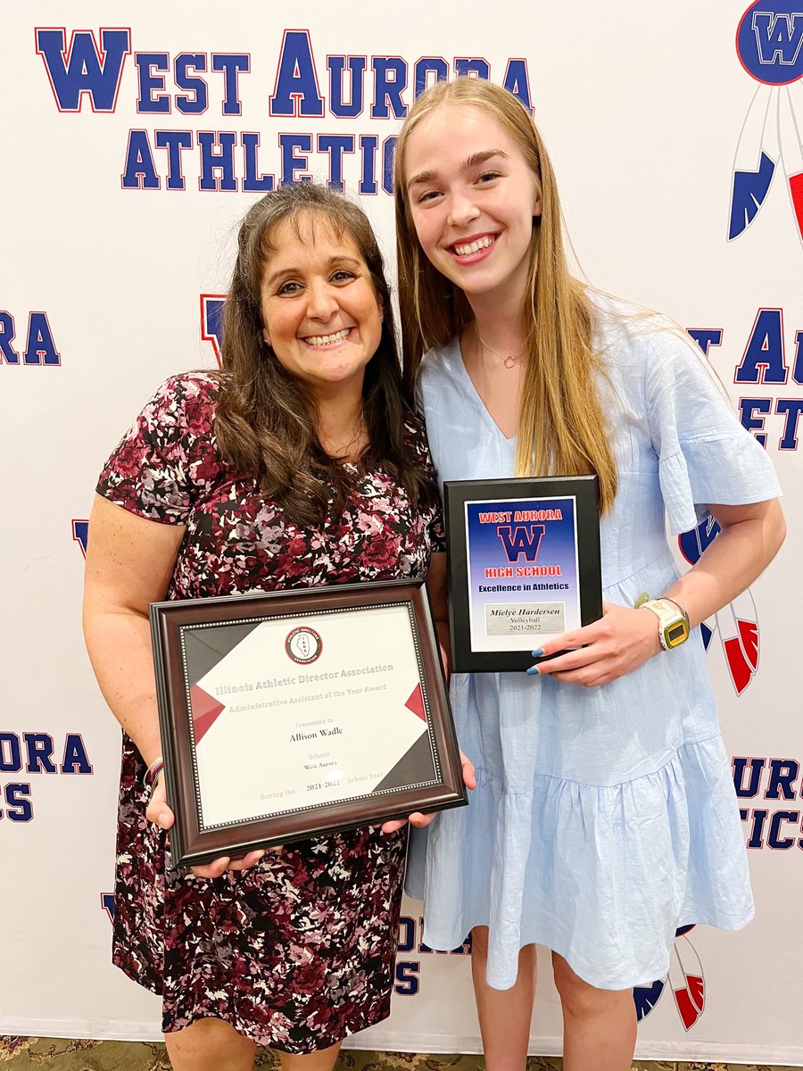 KarlaHardersen's tweet photo. Two of my favorite people at West! West is best! @mileshardersen @AllyWadle https://t.co/CxeuP8Kwwu