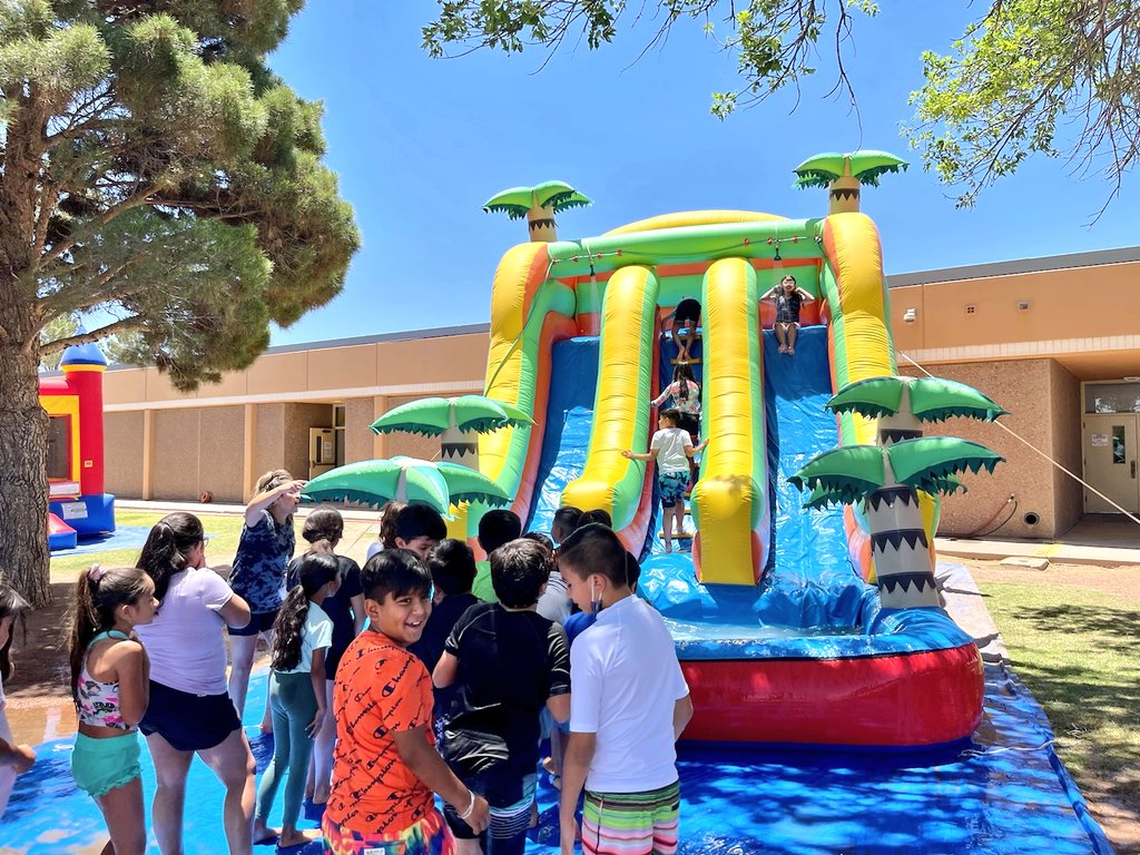 JJHansen26's tweet photo. Thanks to our Coaches, WatchDog Dads, Resident Teachers & campus staff for making Field Day 2022 a day of fun, laughter & good friends! It was a perfect ending to a great year! #TeamSISD #ConquerFromWithin https://t.co/0Js0zhimfE