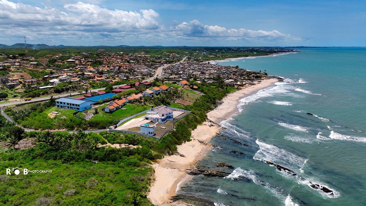 View from some city in cape coast 📸 @robphotographyg @kwadwosheldon @tour @cape360gh @CurateCapeCoast  #Cape Town #ghana #accra #ghanatours #kayatours @kayatoursghana