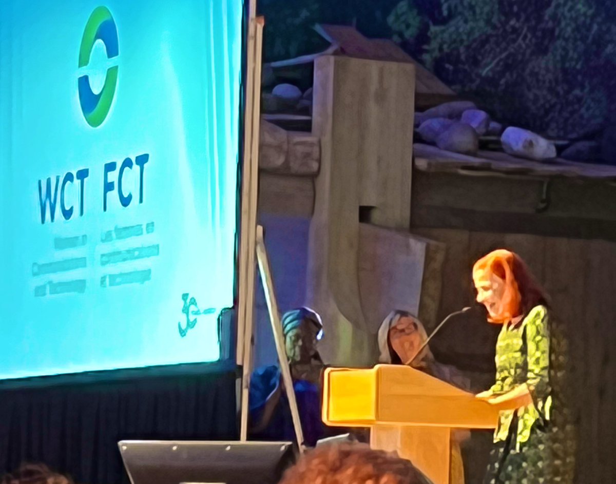 hutchonthehill's tweet photo. #WCTGALA22 Women of the Year Award goes to Catherine Tait, @PresidentCBCRC - a phenomenal leader who is committed to #commongood #DiversityandInclusion @CompassRoseGr #CompassRoseDigital #GCdigital @JacquieLaRocque @juliacf_mills @JeanMScott @ChelLajeunesse https://t.co/fgZ7yDykdl