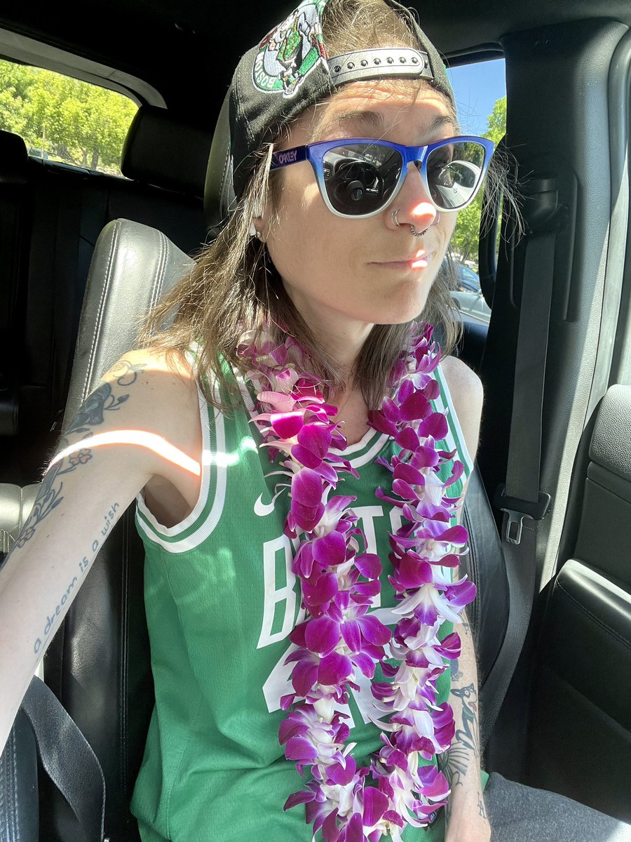sam_wowza_'s tweet photo. Die hard #Celtics fan in #Sacramento coming to @tdgarden for my first game next week. Anyone else pumped         💪☘️🙋‍♀️ https://t.co/kc7waGm4Oj