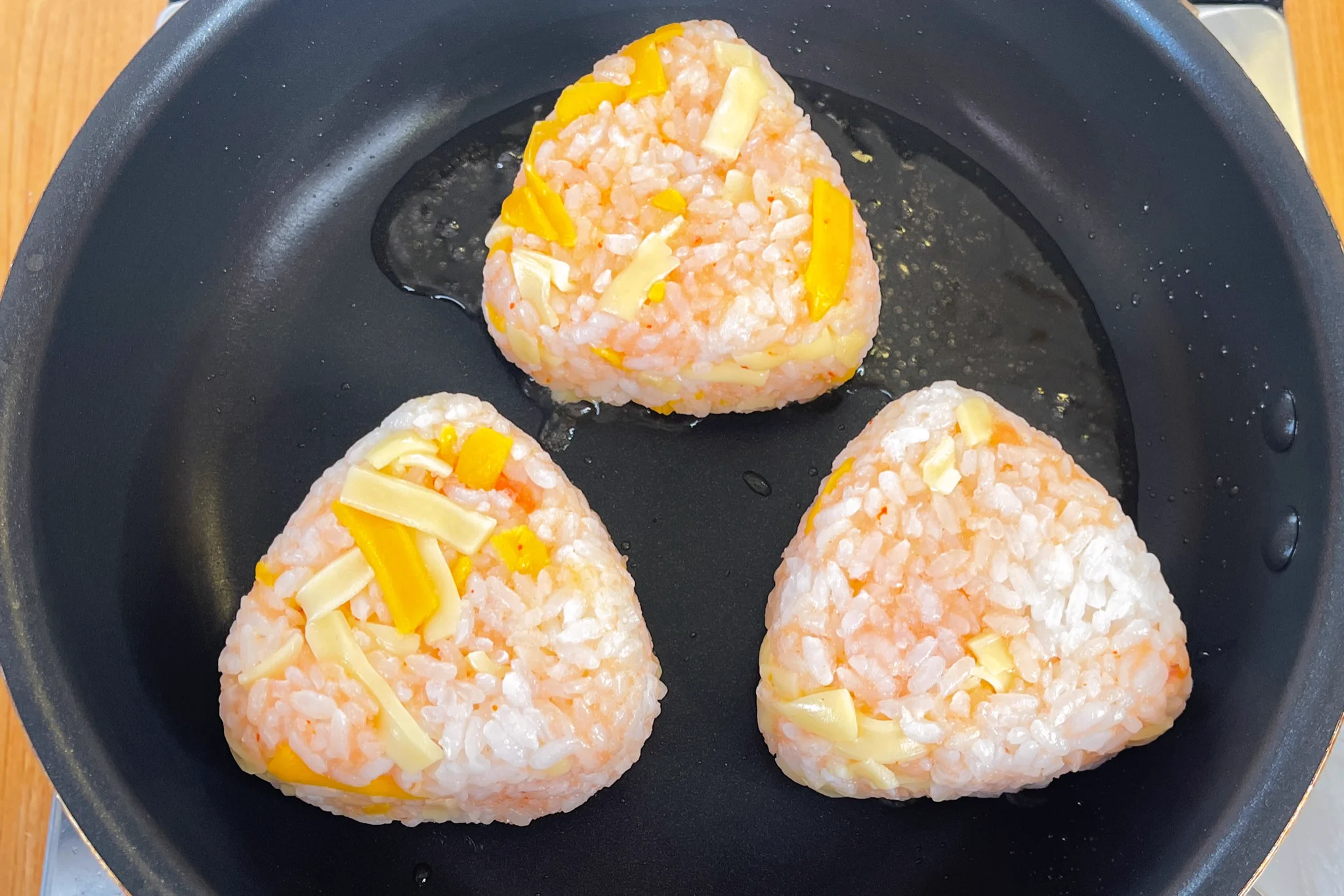 大葉が爽やかに香る！明太チーズ焼きおにぎり。