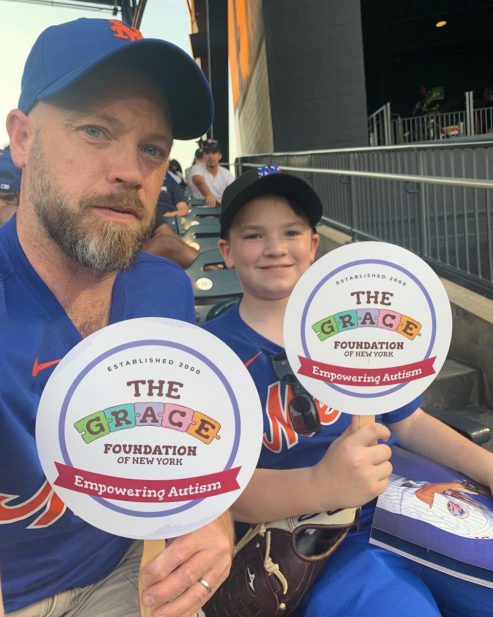 Beautiful night for baseball with my favorite Met fan thanks to <a href="/GRACEOFNY/">GRACE Foundation</a> the for these awesome tickets <a href="/NYMets_Media/">METS MEDIA⚾️🍎</a>