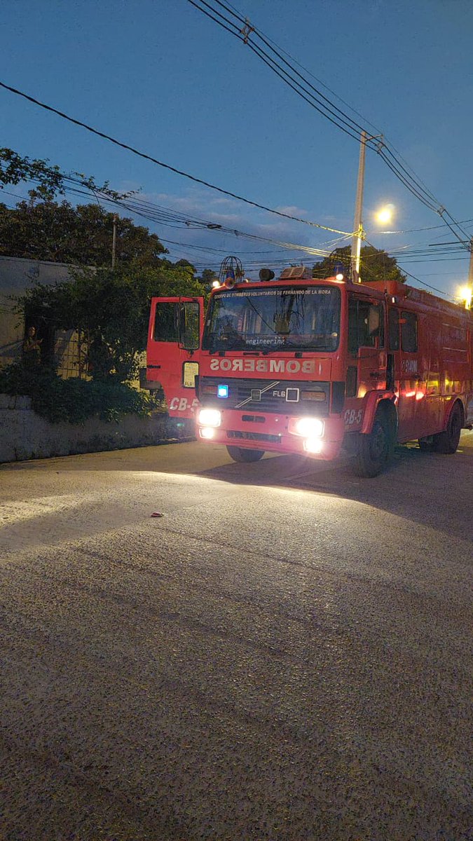 bomberosdefdopy's tweet photo. @UltimaHoracom Móvil CB5 de nuestra unidad se hizo presente, se trató de incendio de parte eléctrica. #BRAVOFOX https://t.co/Drj2HI0PfX