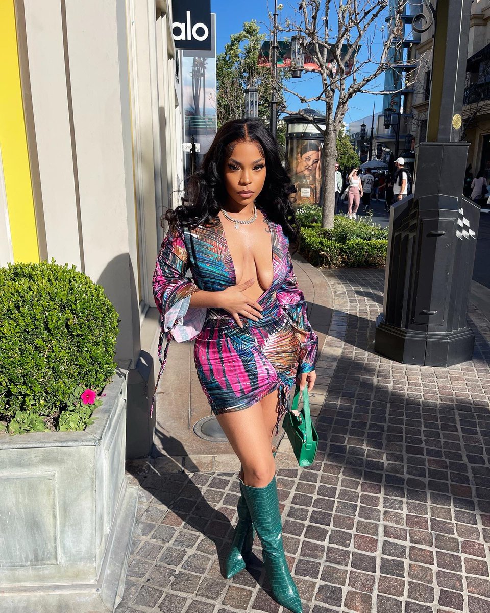 lenathag's tweet photo. Excuse me, Bad Bitch Coming Through 😍 https://t.co/2I7xq9rEvX