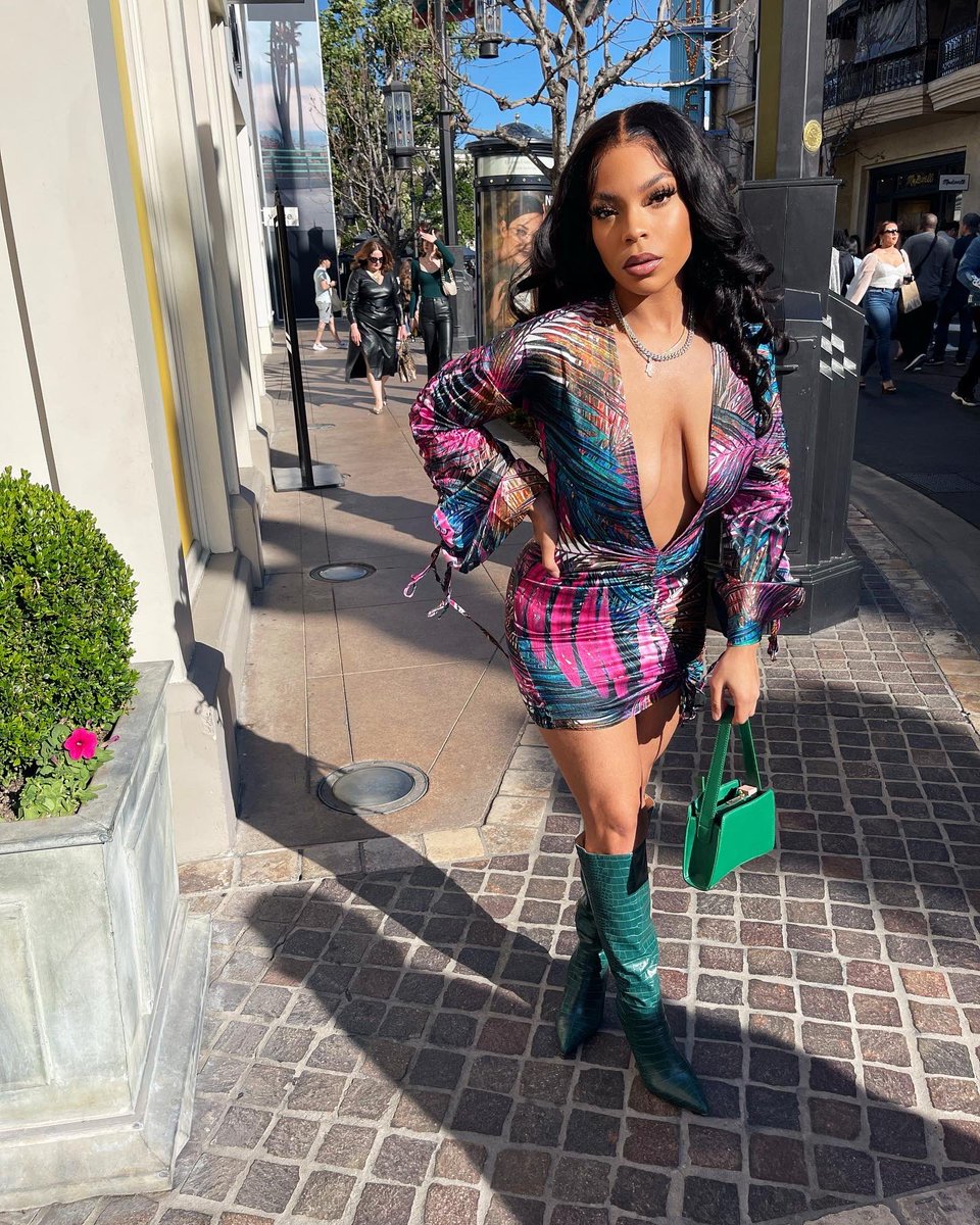 lenathag's tweet photo. Excuse me, Bad Bitch Coming Through 😍 https://t.co/2I7xq9rEvX